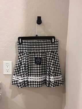 Bubble Lifestyle Black & White Houndstooth Pleated tennis skirt